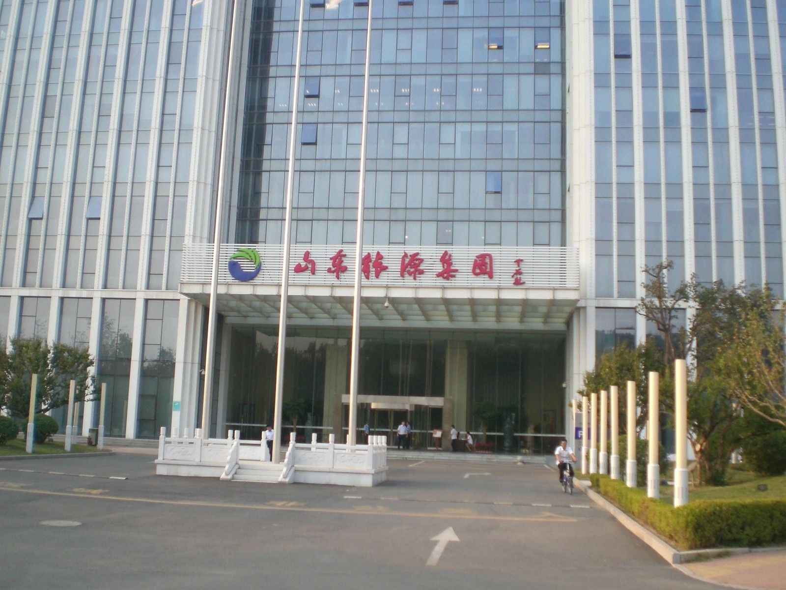2013年山东能源集团机房中心UPS采购项目